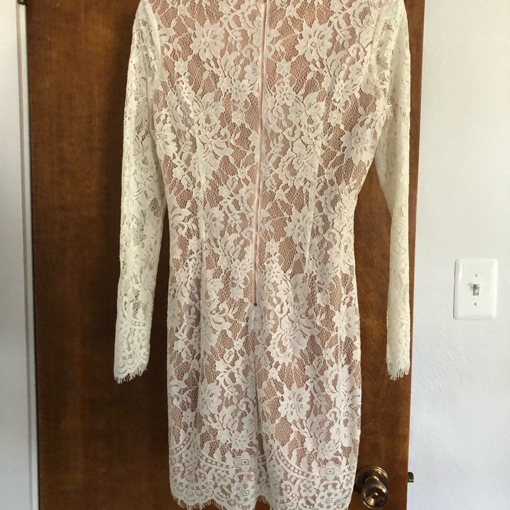 White long sleeved lace dress - Picture 3 of 8